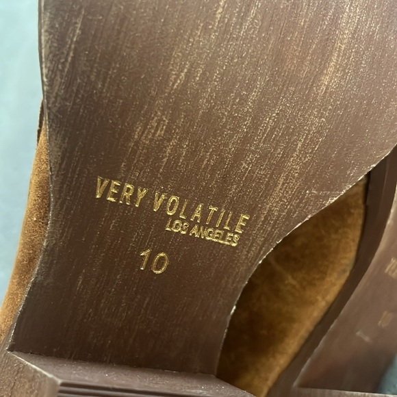 VERY VOLATILE
BANDIT SUEDE ANKLE BOOT IN TAN - Picture 13 of 16